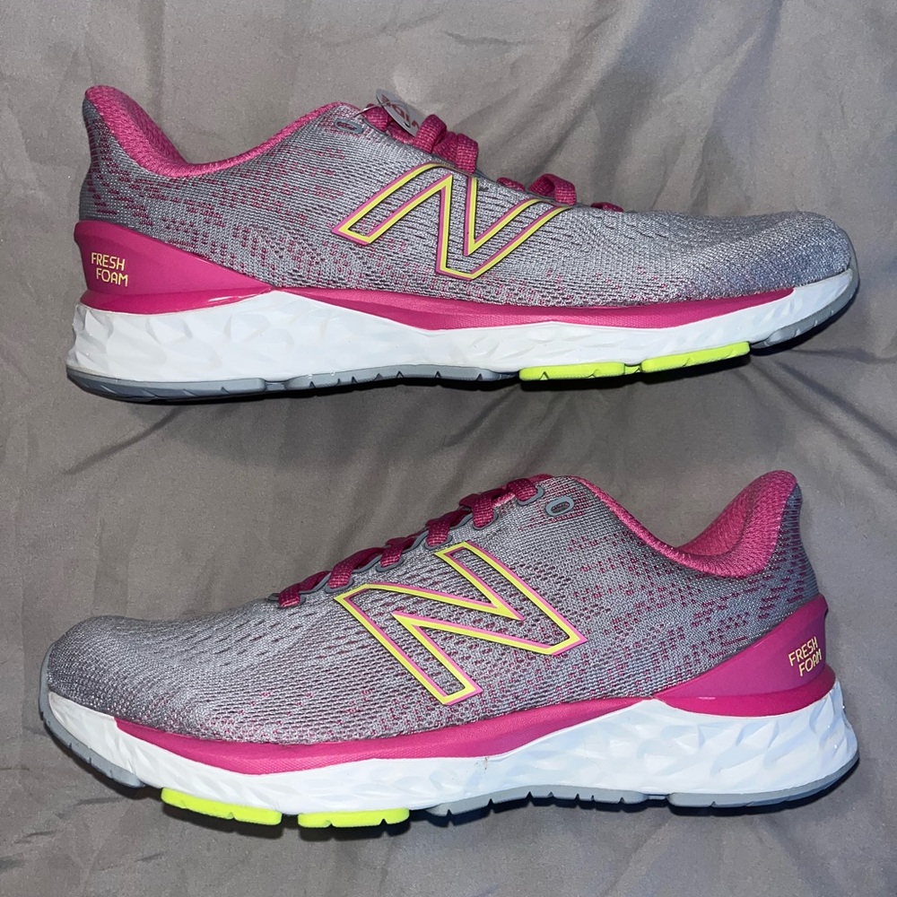 Kids New Balance GB880P11 size 5 Wide